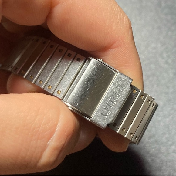 Vintage Citizen Quartz Men’s Octagonal Two Tone Watch w/ Date *FLAW* - Picture 7 of 11